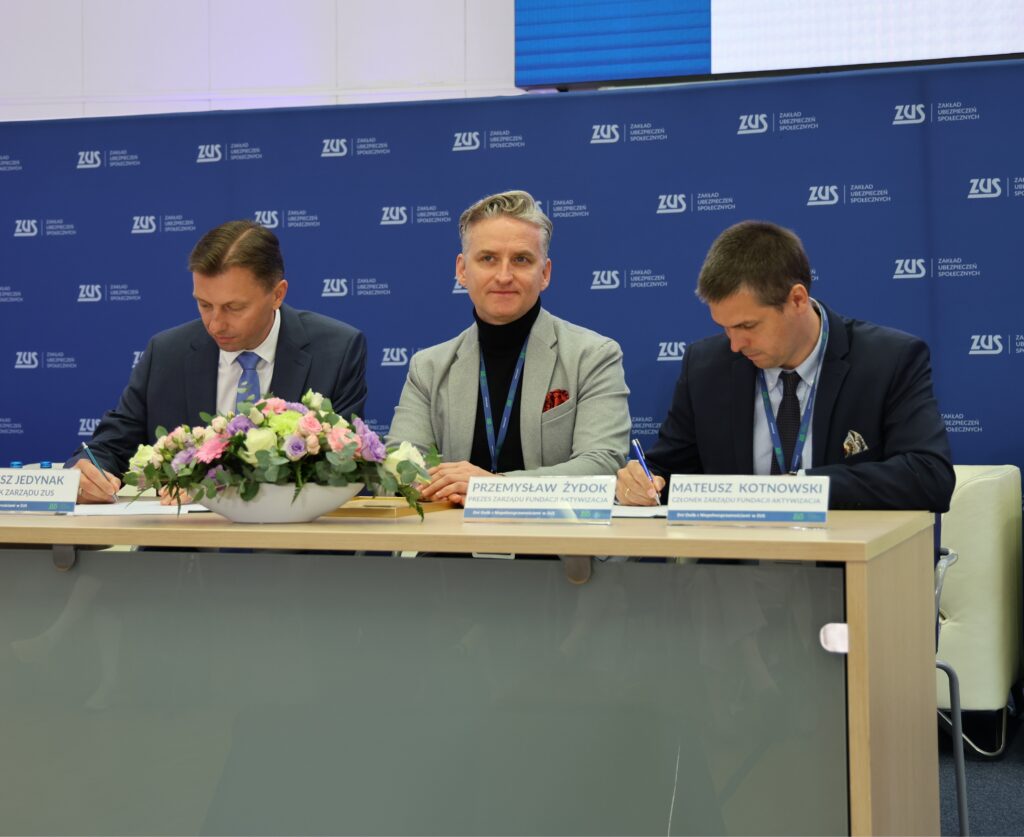 ZUS dołącza do Partnerstwa Inclu(vi)sion! Podpisy składają Przemysław Żydok, Mateusz Kotnowski, Mariusz Jedynak