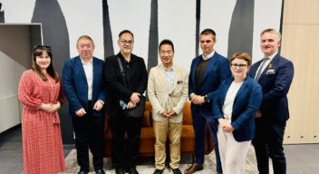 przedstawicieli japońskiej firmy ISF NET: Pan Mr. Yukiyoshi Watanabe, Pan Seiki Motomura oraz Pan Mike Uesugi oraz Fundacji: Aleksanda Janikowska, Agnieskza Jaśkiewicz-Kłosowska, Przemysław Żydok i Mateusz Kotnowski